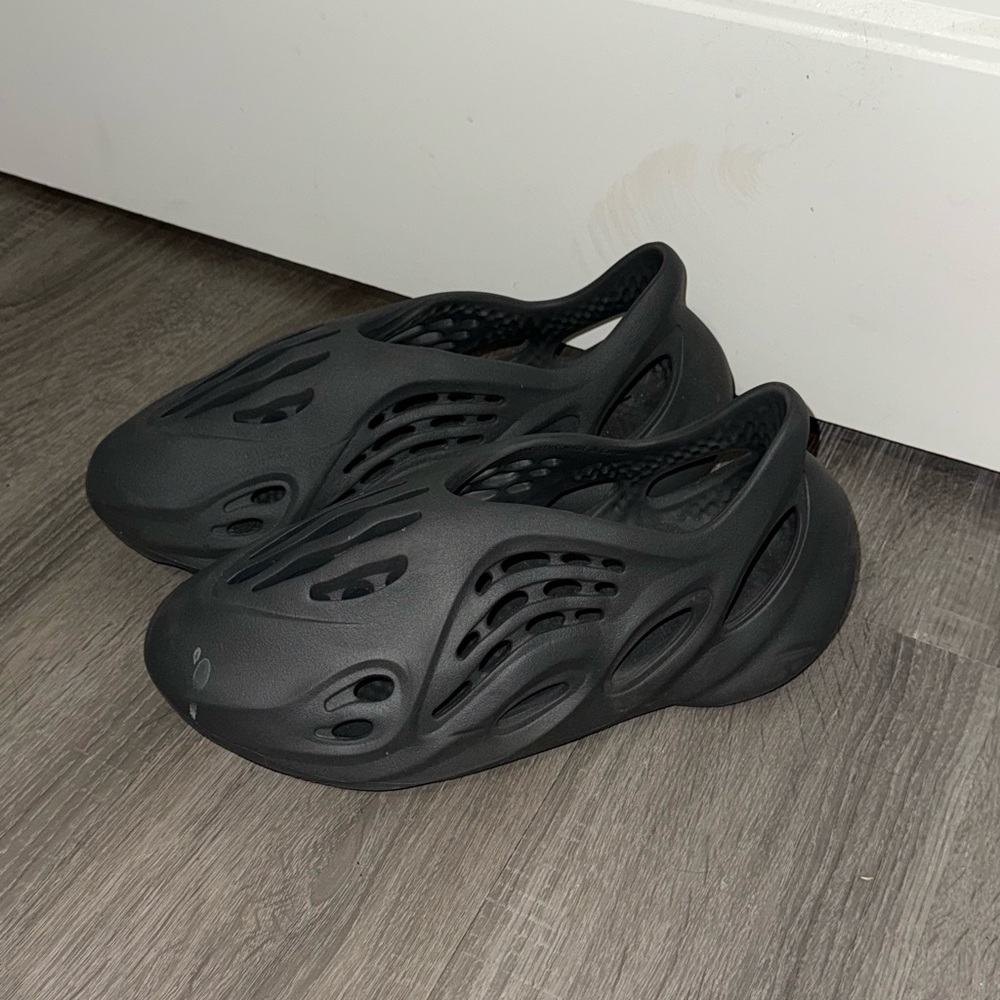 Grey Slip-On Yeezy Foamrunner Shoes